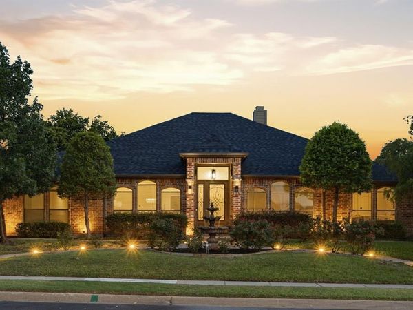 303 Quail Crest Drive, Bedford, TX 76021