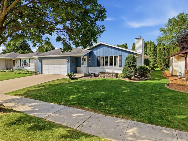 1728 Ashby Ct, Sheboygan, WI 53081