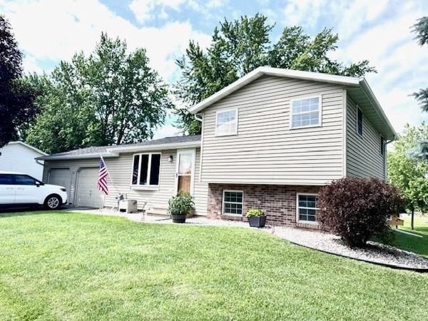609 E FOREST STREET, Black Creek, WI 54106