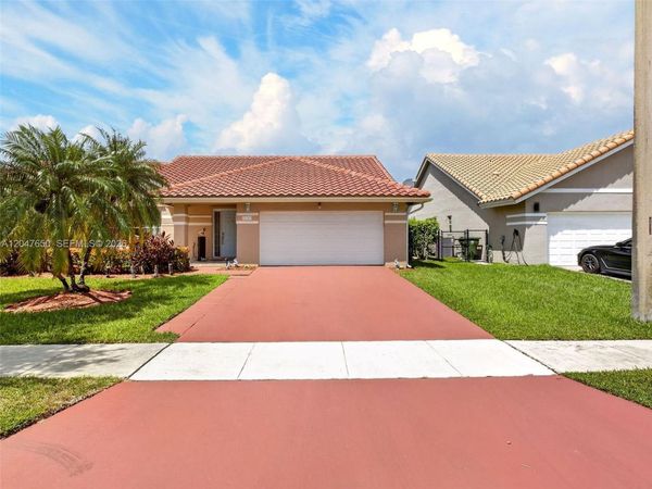 16203 NW 8th Dr , Pembroke Pines, FL 33028