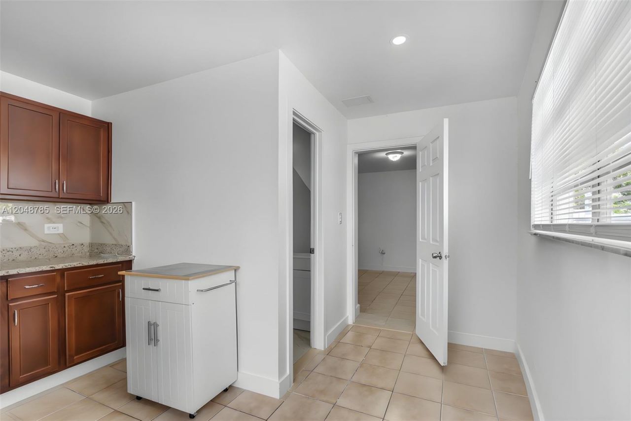 6084 E 7th Ave , Hialeah, FL 33013 Photo