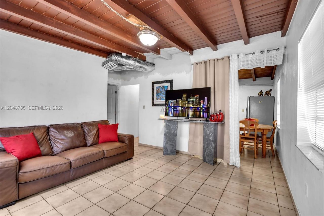 6084 E 7th Ave , Hialeah, FL 33013 Photo