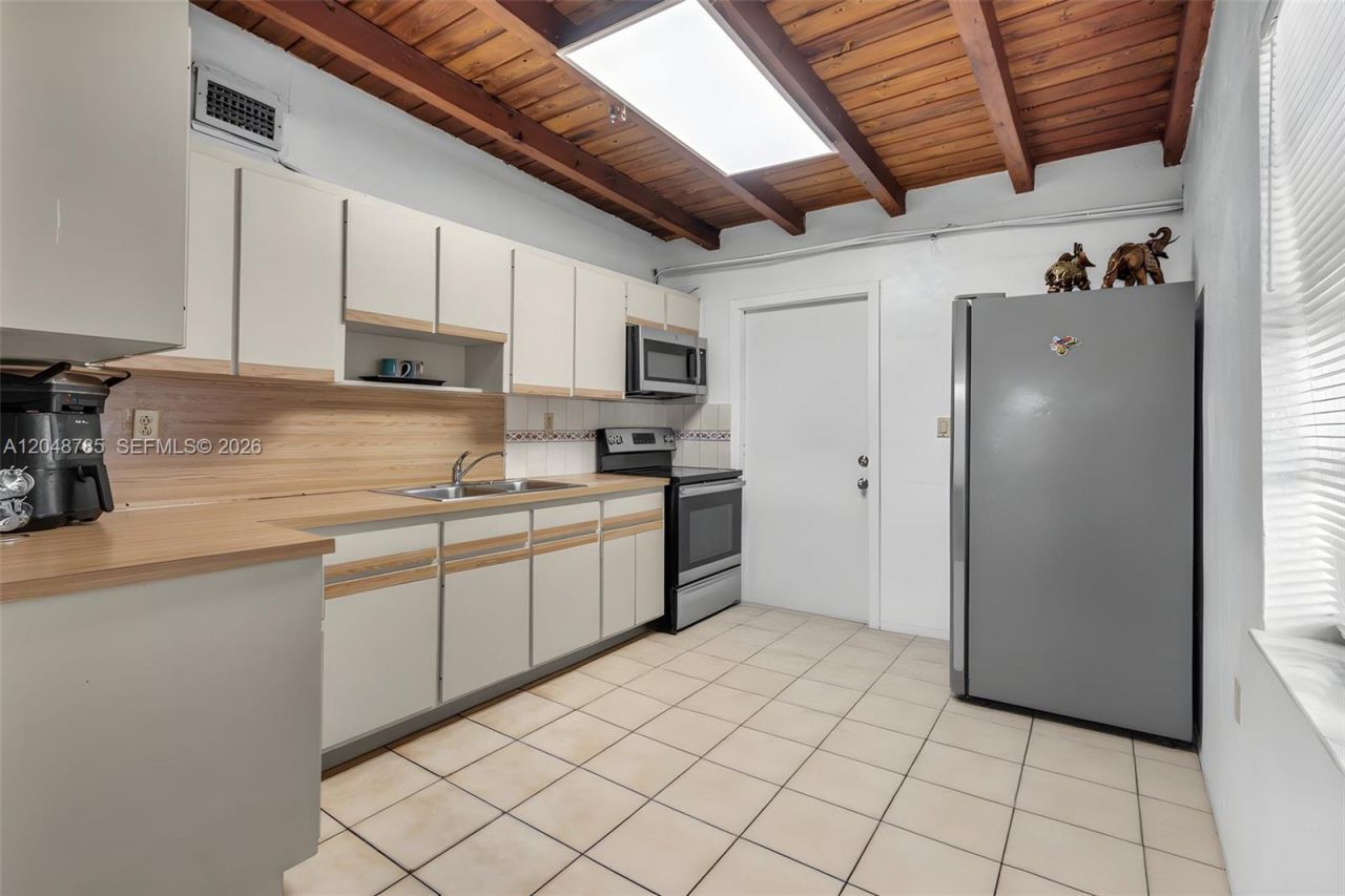 6084 E 7th Ave , Hialeah, FL 33013 Photo