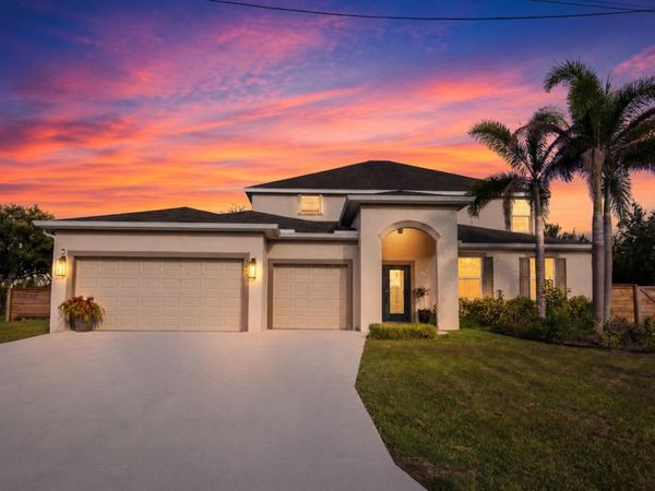 5648 NW Lorna Court, Port St. Lucie, FL 34986