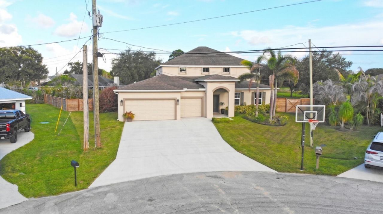 5648 NW Lorna Court, Port Saint Lucie, FL 34986 Photo