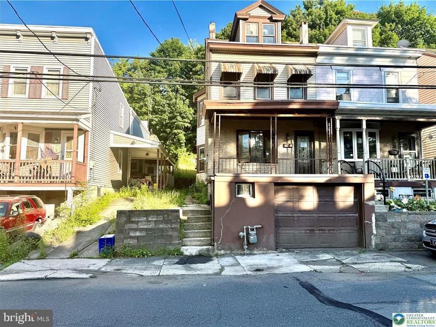 457 Nichols Street, Pottsville, PA 17901 Main Photo