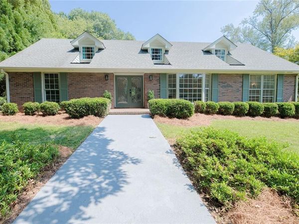 4962 Dewberry Circle , Acworth, GA 30101