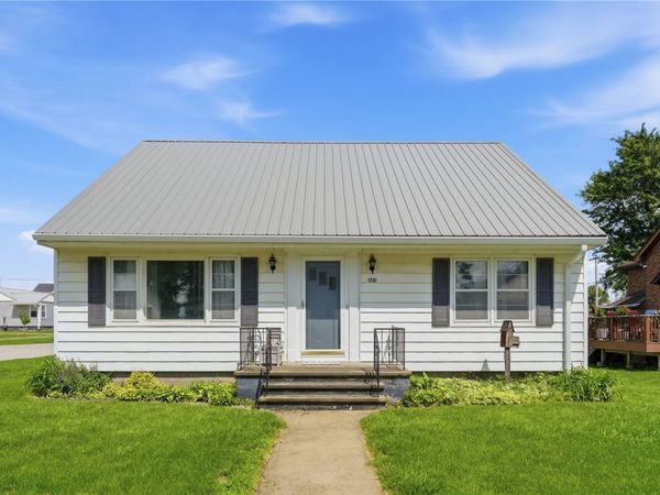 404 Hall Avenue , Lowden, IA 52255