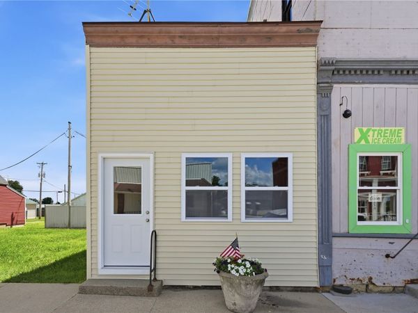 511 Main Street , Lowden, IA 52255