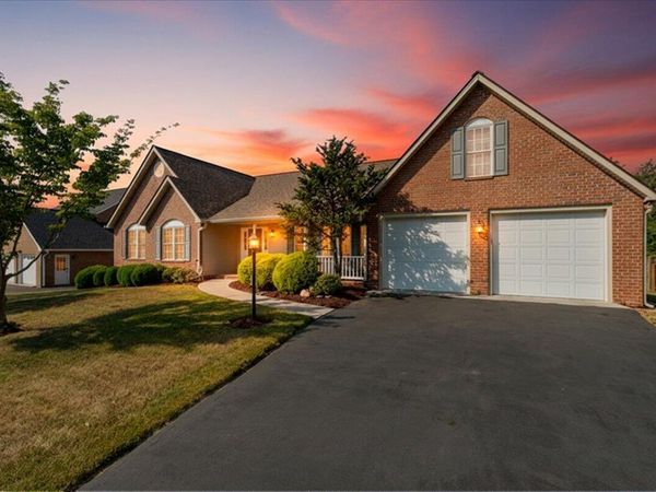 5112 Plantation Grove LN , Roanoke, VA 24012