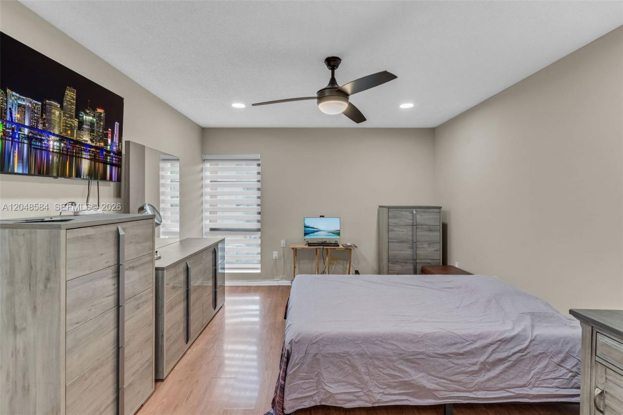 4715 NW 7th St , Unit 306-2, Miami, FL 33126 Photo