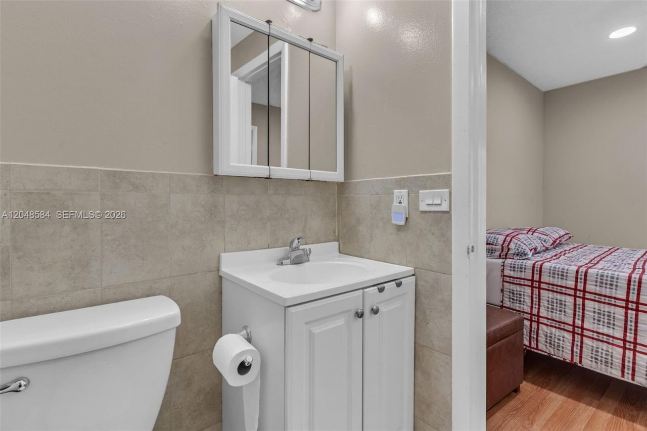 4715 NW 7th St , Unit 306-2, Miami, FL 33126 Photo