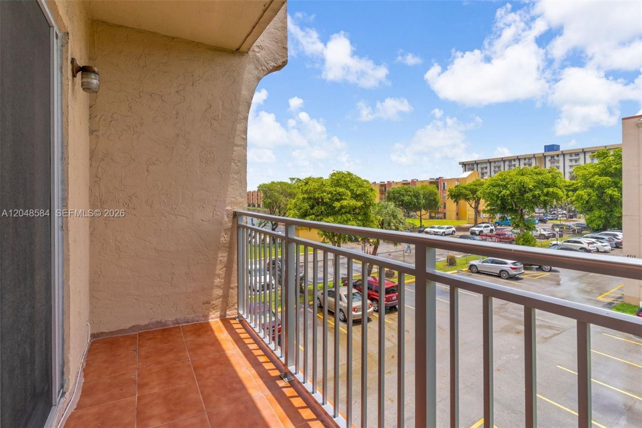 4715 NW 7th St , Unit 306-2, Miami, FL 33126 Photo