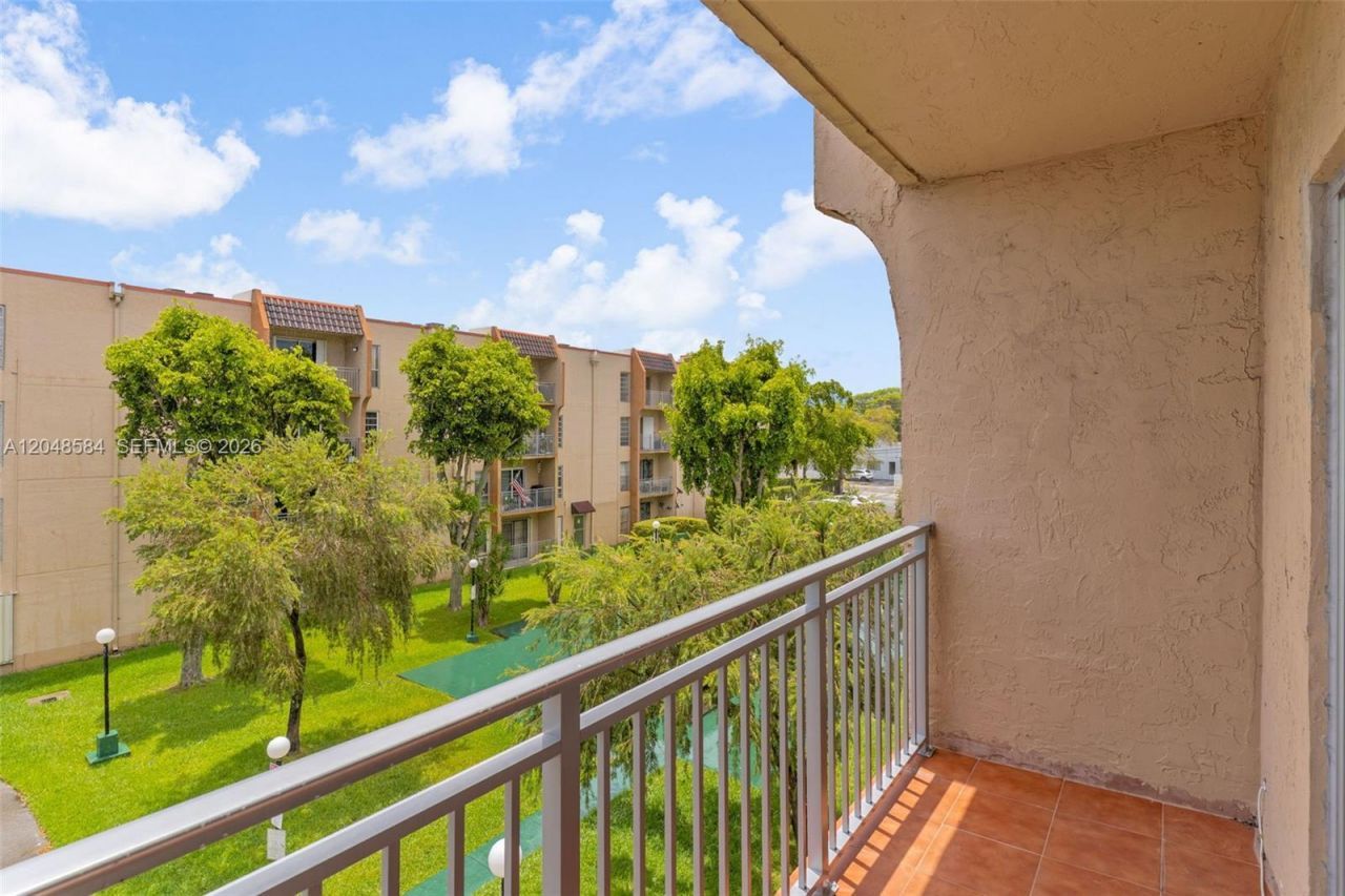 4715 NW 7th St , Unit 306-2, Miami, FL 33126 Photo