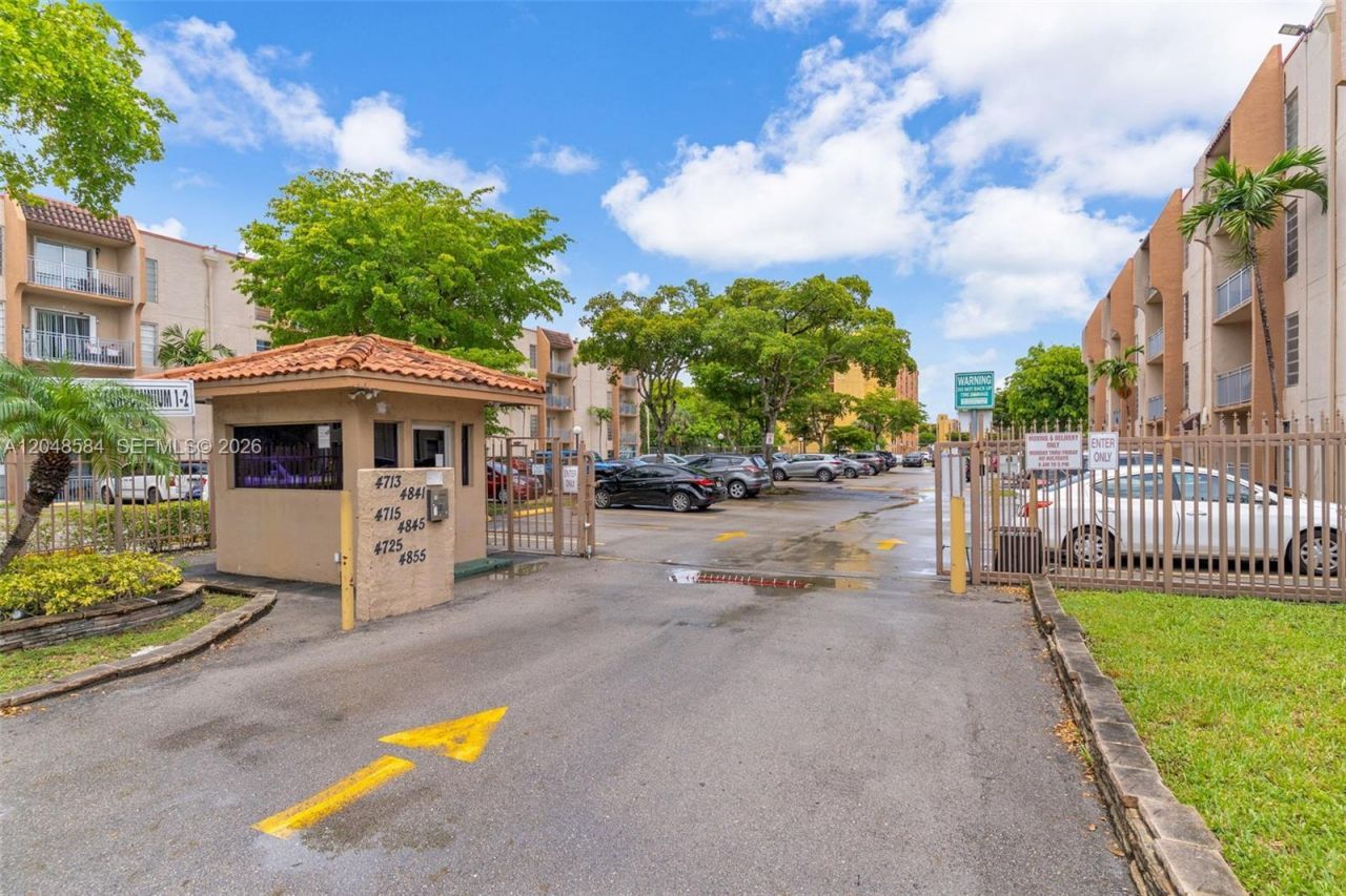 4715 NW 7th St , Unit 306-2, Miami, FL 33126 Photo