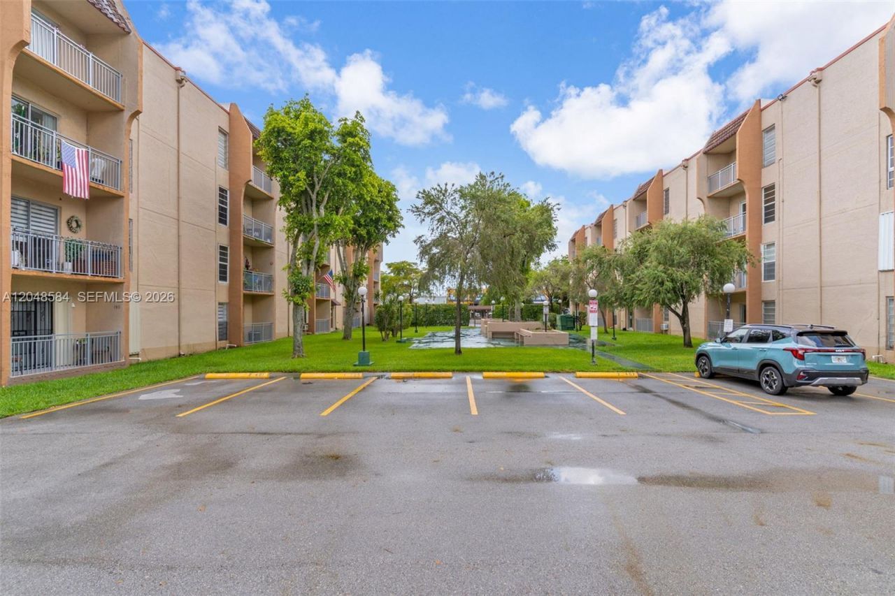 4715 NW 7th St , Unit 306-2, Miami, FL 33126 Photo