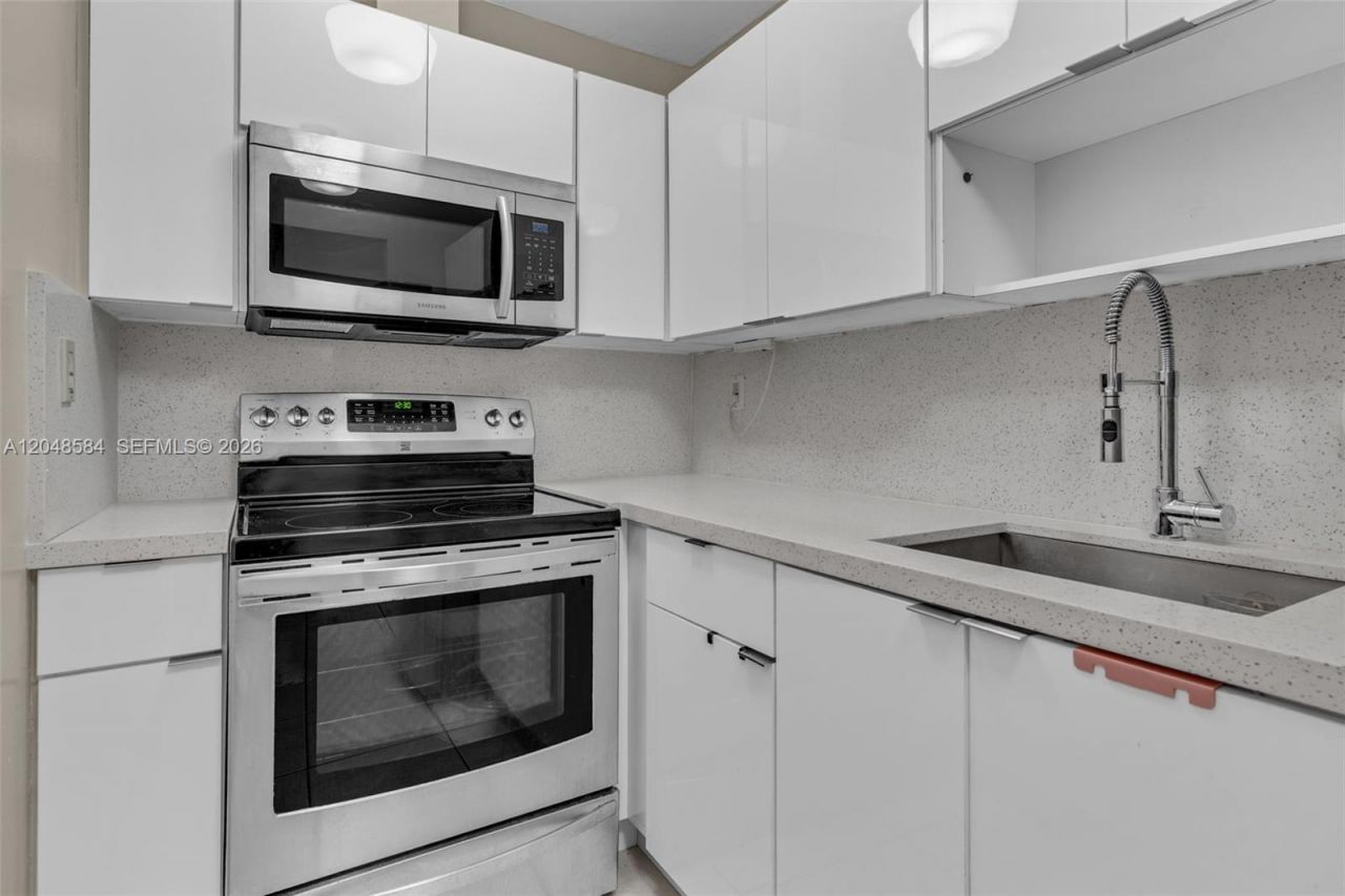 4715 NW 7th St , Unit 306-2, Miami, FL 33126 Photo