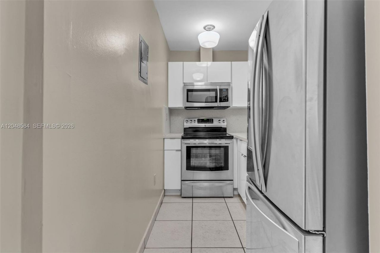 4715 NW 7th St , Unit 306-2, Miami, FL 33126 Photo