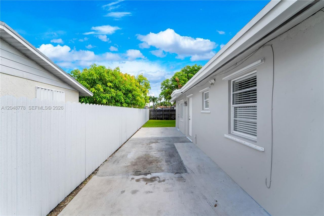 1759 W Mowry Ct , Homestead, FL 33030 Photo