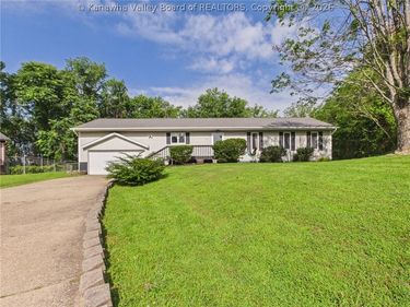 240 Jamestown Road, Nitro, WV 25143