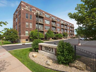 1901 E Hennepin Avenue, Unit 305, Minneapolis, MN 55413