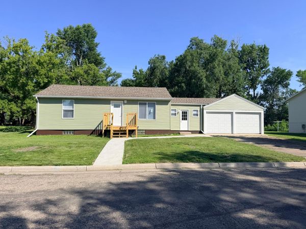 519 E 9th Street, Morris, MN 56267