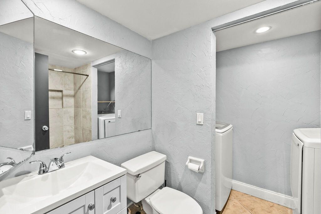 29 Lake Arbor Drive, Palm Springs, FL 33461 Photo
