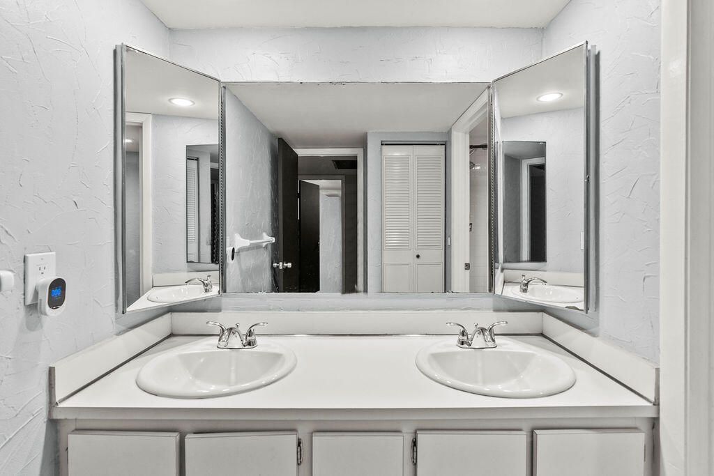 29 Lake Arbor Drive, Palm Springs, FL 33461 Photo