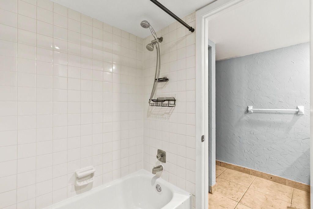 29 Lake Arbor Drive, Palm Springs, FL 33461 Photo