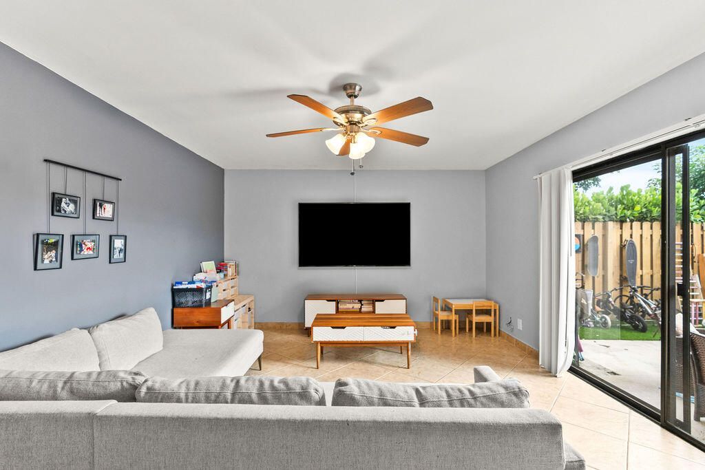 29 Lake Arbor Drive, Palm Springs, FL 33461 Photo
