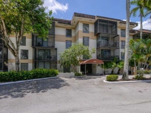 5530 NW 44th Street, Unit 211c, Lauderhill, FL 33319