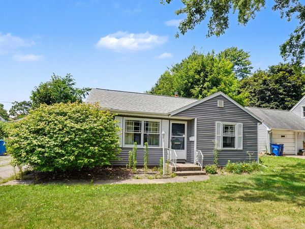 121 N Ridgeway Drive, Battle Creek, MI 49015