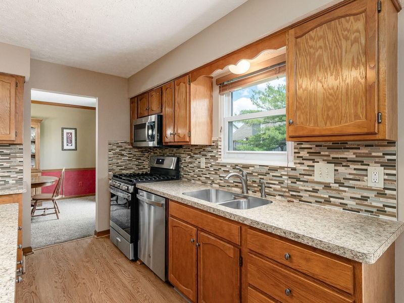 1042 Rousseau Lane, Galloway, OH 43119 Photo 10