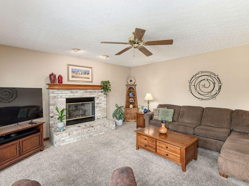 1042 Rousseau Lane, Galloway, OH 43119 Photo 18