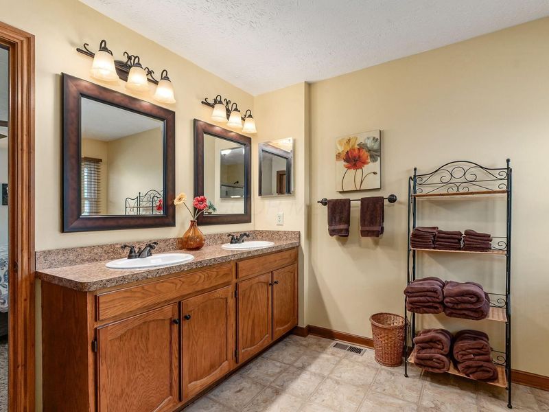 1042 Rousseau Lane, Galloway, OH 43119 Photo 26