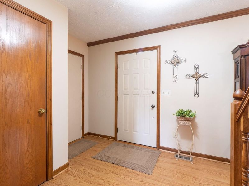 1042 Rousseau Lane, Galloway, OH 43119 Photo 6