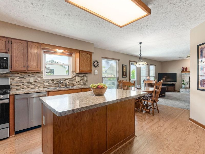 1042 Rousseau Lane, Galloway, OH 43119 Photo 7