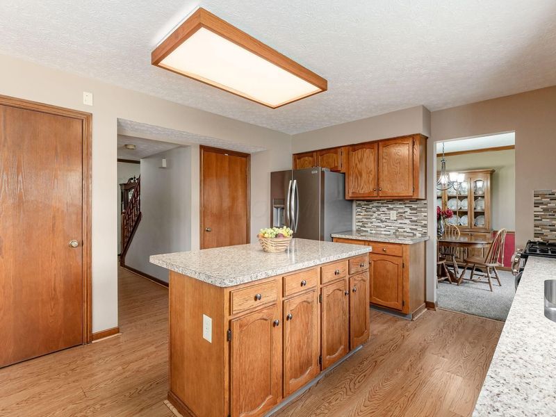 1042 Rousseau Lane, Galloway, OH 43119 Photo 9