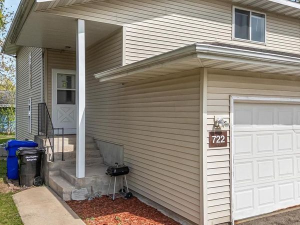 722 N HAWTHORNE DRIVE, Appleton, WI 54915
