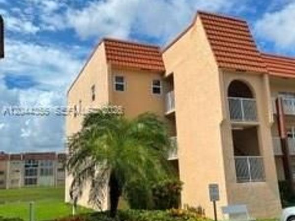 9010 Sunrise Lakes Blvd , Unit 301, Sunrise, FL 33322