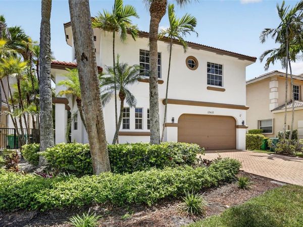 12410 SW 1st St, Plantation, FL 33325