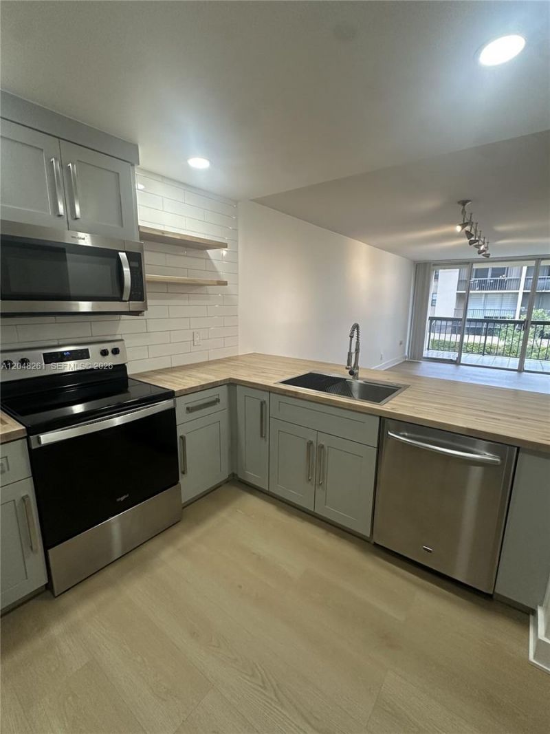 10425 SW 112th Ave , Unit 215, Miami, FL 33176 Photo