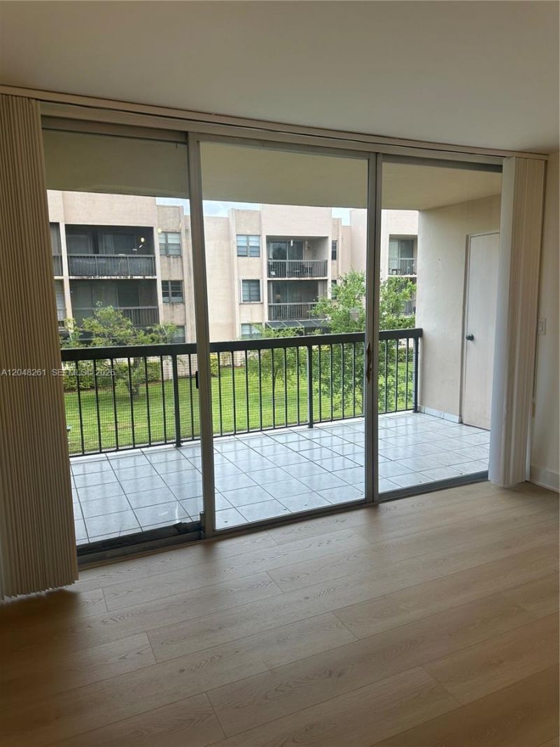 10425 SW 112th Ave , Unit 215, Miami, FL 33176 Photo