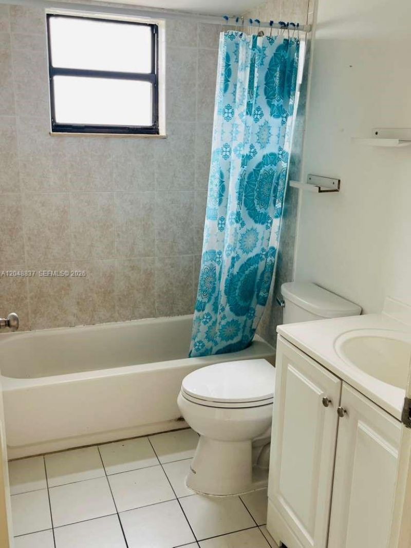 8075 NW 7th St , Unit 520, Miami, FL 33126 Photo