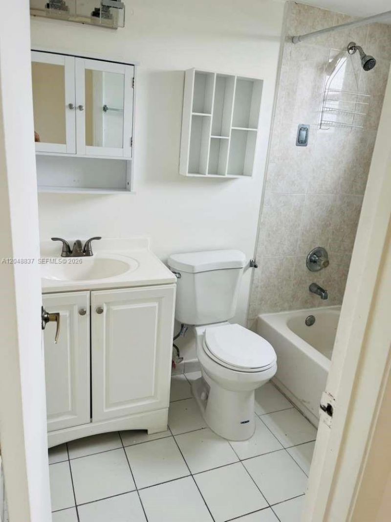 8075 NW 7th St , Unit 520, Miami, FL 33126 Photo