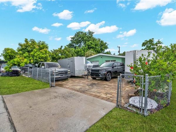 1847 Maple DR, FORT MYERS, FL 33907