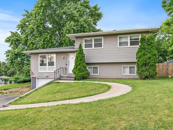140 Skyline Drive , Carpentersville, IL 60110