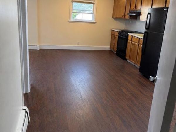 95 W BROAD STREET, GIBBSTOWN, NJ 08027