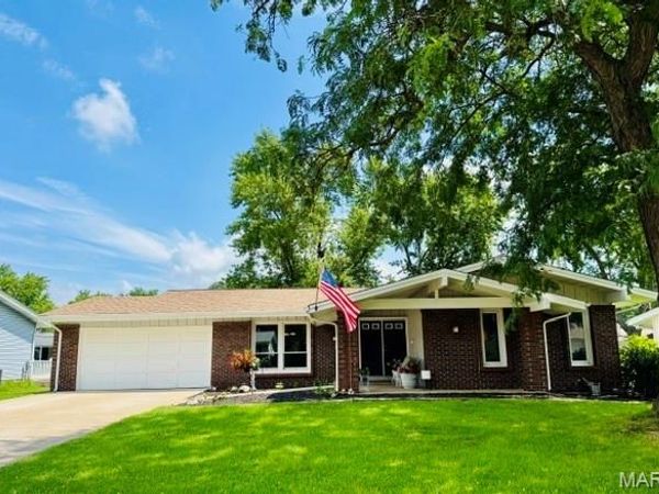 741 Lamplight Lane, Hazelwood, MO 63042