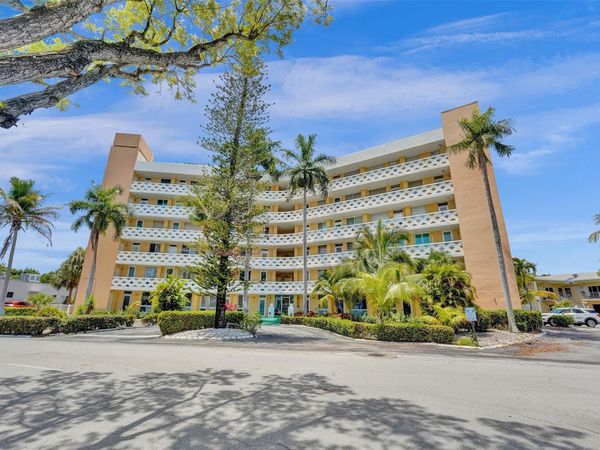 2400 NE 9th Street, Unit 304, Fort Lauderdale, FL 33304